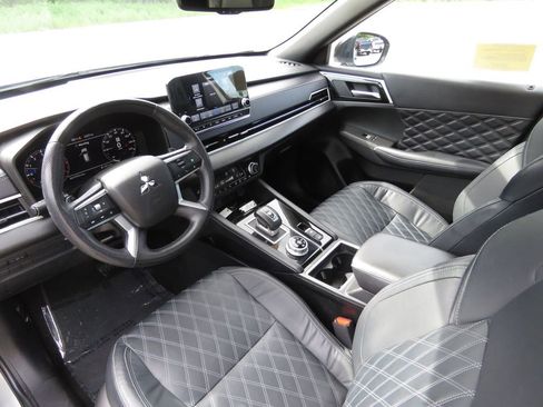Used 2023 Mitsubishi Outlander SEL AWD/4WD image 11