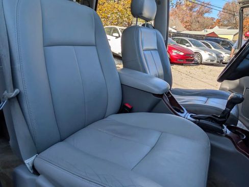 Used 2008 GMC Envoy SLT image 17