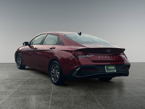 Used 2024 Hyundai Elantra SEL image 5