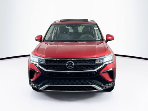 Used 2022 Volkswagen Taos SE AWD/4WD image 2
