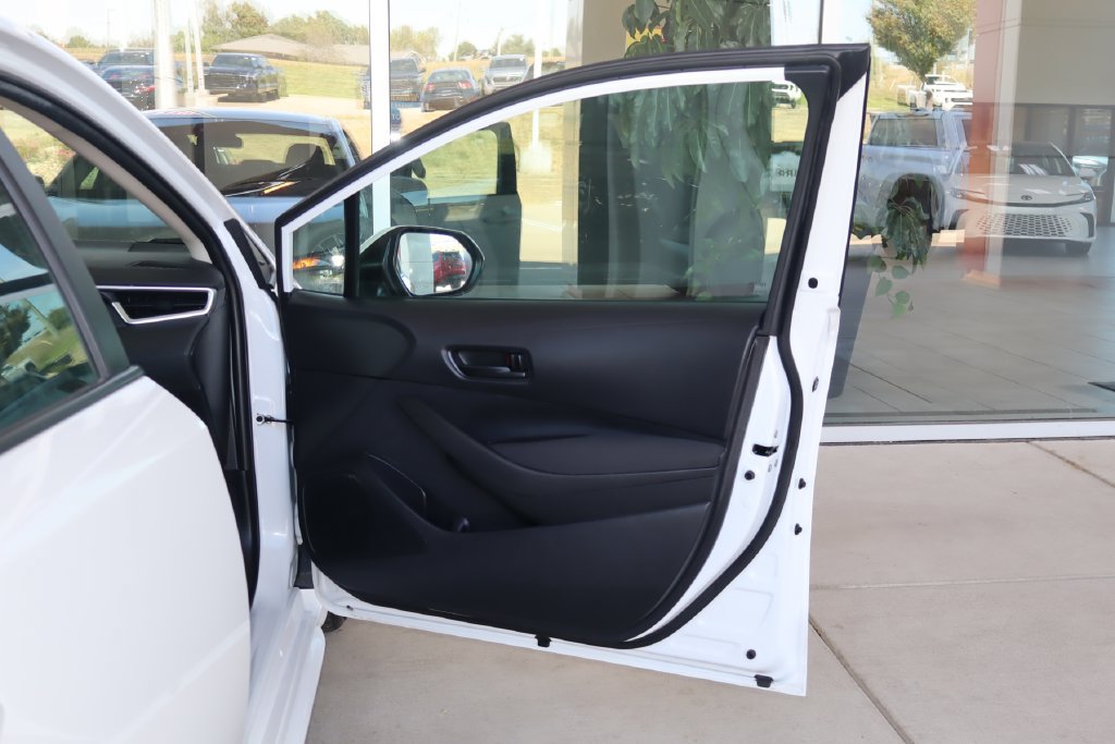 Used 2024 Toyota Corolla LE FWD image 35