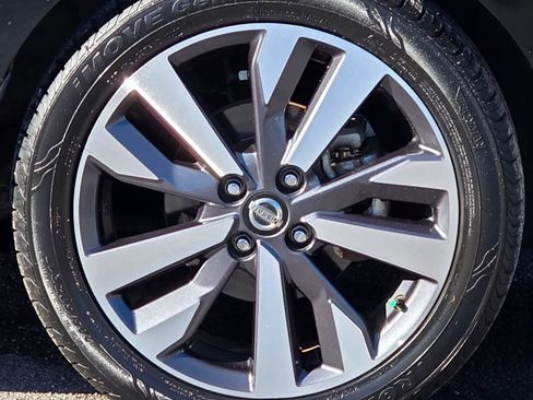 Used 2020 Nissan Versa SR image 22