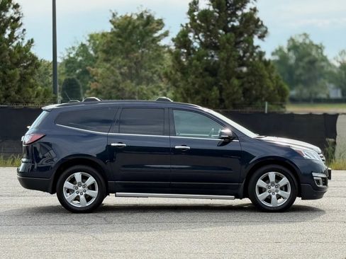 Used 2016 Chevrolet Traverse LT w/ Style and Technology Package AWD/4WD image 7