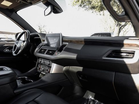 Used 2022 Chevrolet Suburban LT w/ Luxury Package image 10