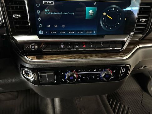 Used 2024 Chevrolet Silverado 2500 LT AWD/4WD image 22