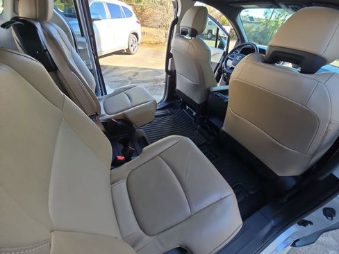 Used 2022 Toyota Sienna XLE image 15