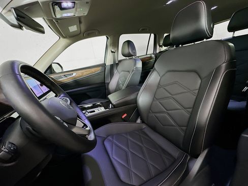 Used 2025 Volkswagen Atlas SE image 13