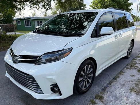 Used 2018 Toyota Sienna Limited FWD image 5