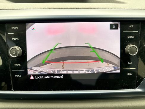 Used 2023 Volkswagen Taos SE w/ Panoramic Sunroof Package AWD/4WD image 15