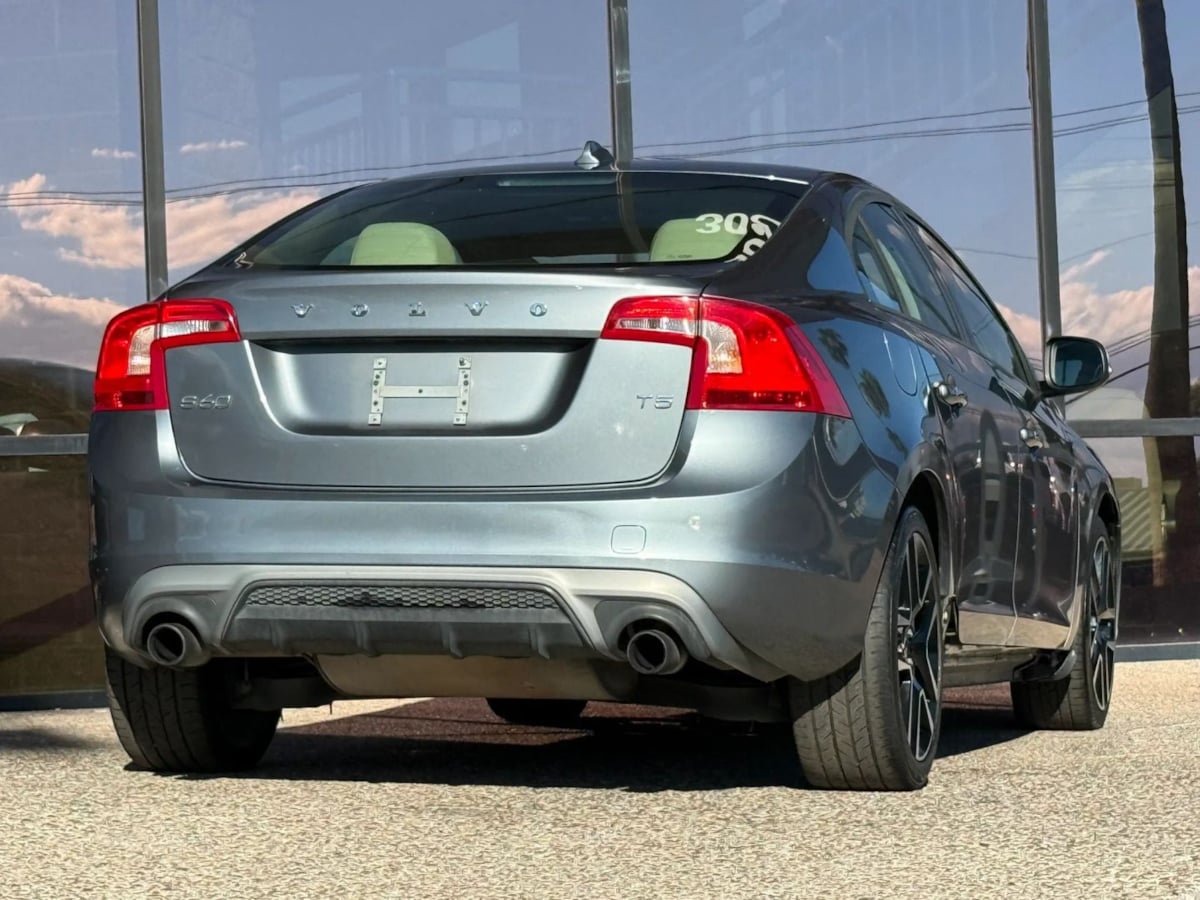 Used 2017 Volvo S60 T5 Dynamic FWD image 11