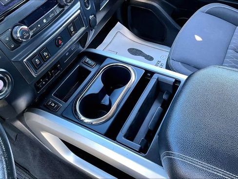 Used 2024 Nissan Titan SV w/ SV Convenience Package image 11