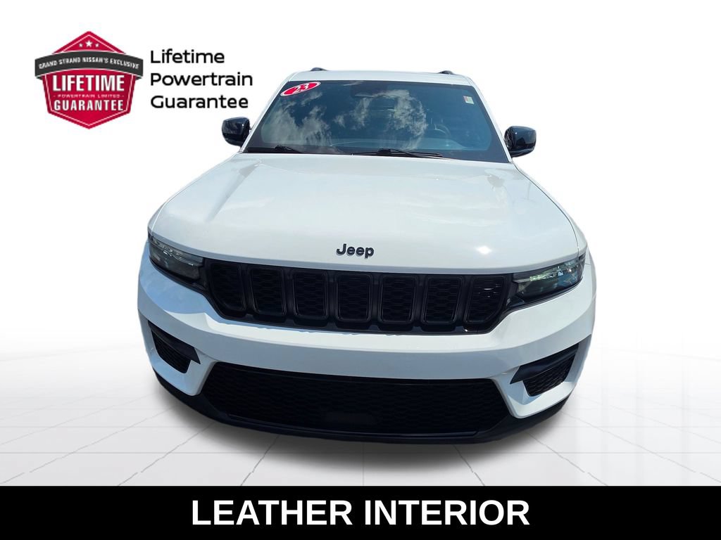 Used 2023 Jeep Grand Cherokee Altitude RWD image 5