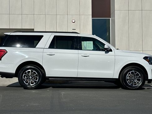 Used 2024 Ford Expedition Max XLT image 2