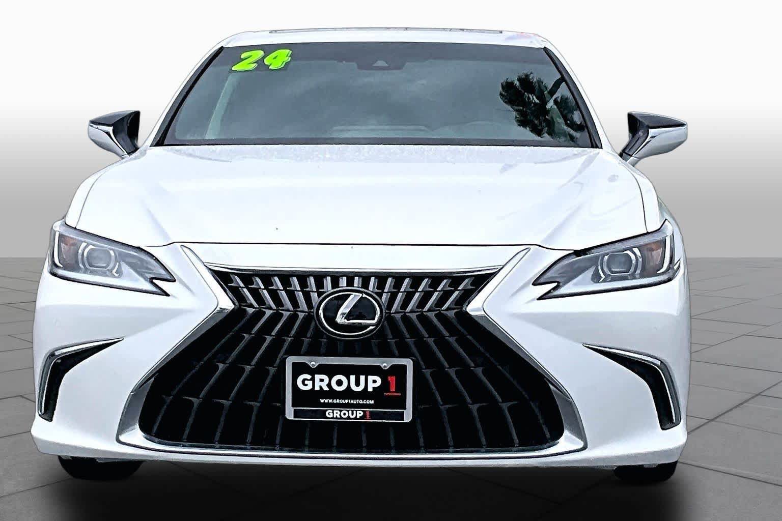 Used 2024 Lexus ES 350 w/ Premium Package FWD image 4