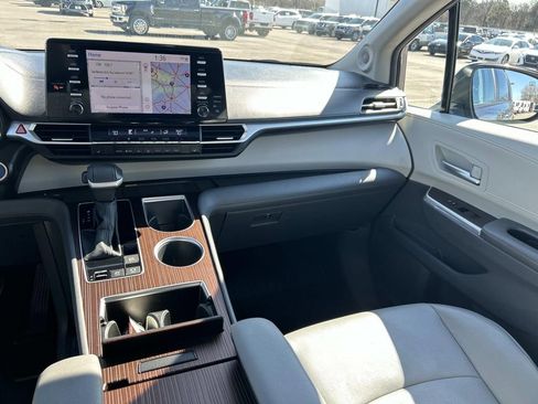 Used 2024 Toyota Sienna XLE w/ XLE Plus Package image 19