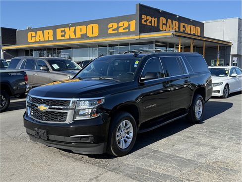 Used 2018 Chevrolet Suburban LT AWD/4WD image 30