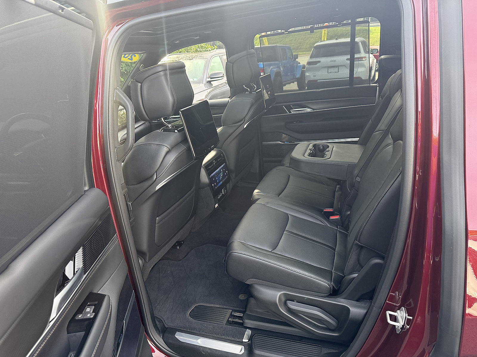 Certified 2026 Jeep Grand Wagoneer Summit w/ Rear Seat Video Group I AWD/4WD image 18