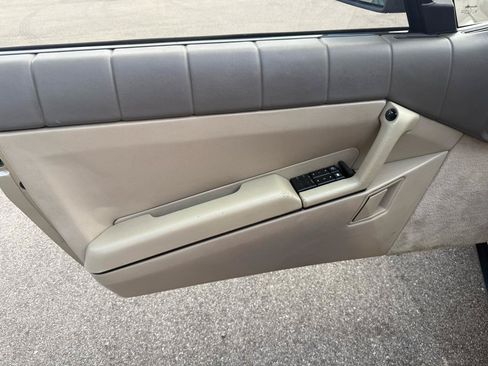 Used 1992 Cadillac Allante FWD image 9
