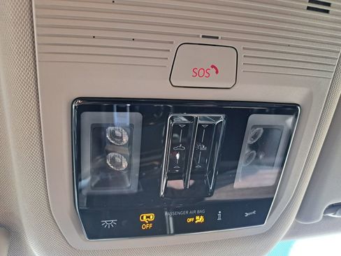 Used 2025 Volkswagen Atlas SEL image 17