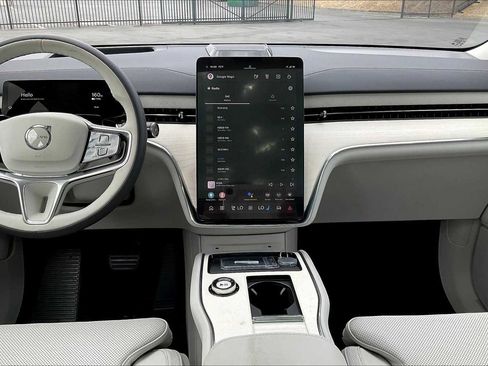 New 2025 Volvo EX90 Ultra image 8