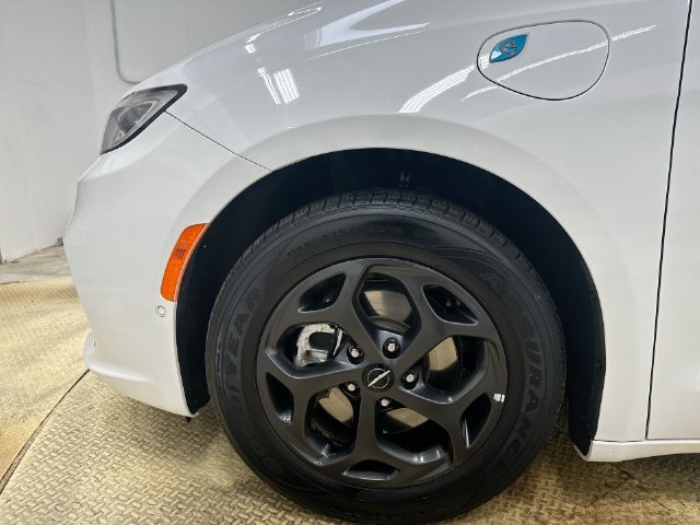 Used 2022 Chrysler Pacifica Touring-L w/ Uconnect Theater Family Group FWD image 20