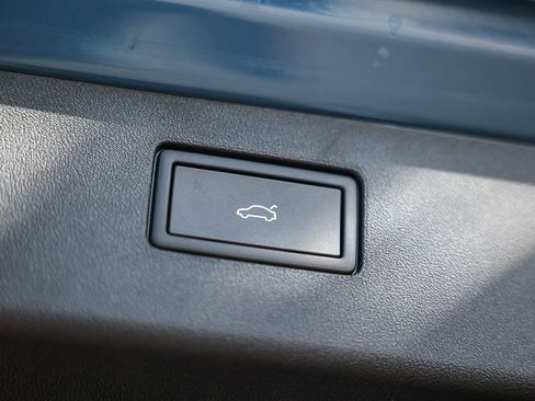 New 2025 Volkswagen Tiguan SE image 39