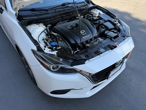 Used 2018 MAZDA MAZDA3 Grand Touring image 32