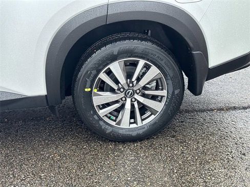 New 2025 Nissan Pathfinder SL image 11