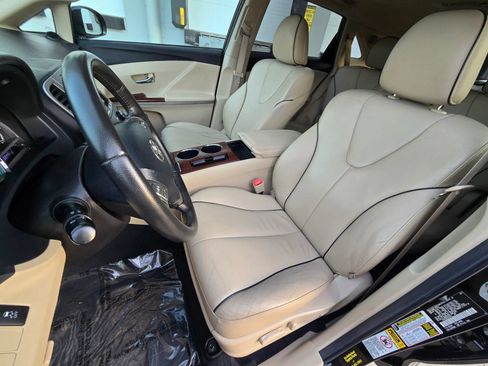 Used 2011 Toyota Venza AWD w/ Premium Pkg #2 image 13