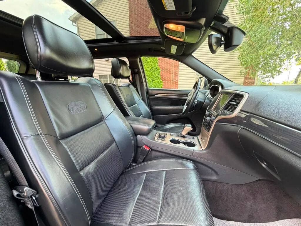 Used 2017 Jeep Grand Cherokee Overland AWD/4WD image 12