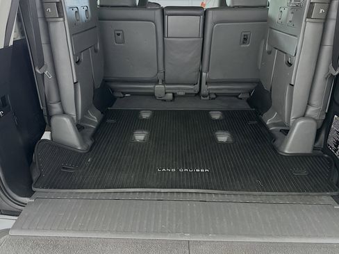 Used 2008 Toyota Land Cruiser image 31