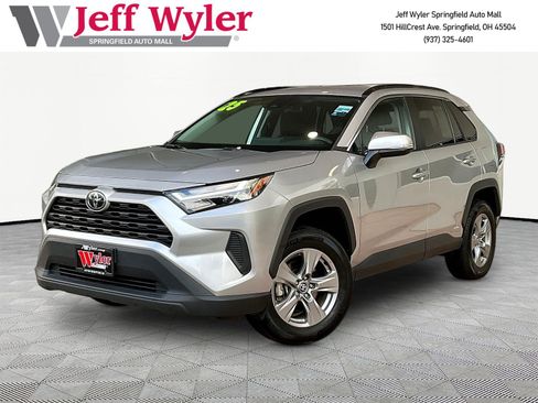Used 2025 Toyota RAV4 XLE AWD/4WD image 1