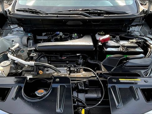 Used 2017 Nissan Rogue SV w/ SV Premium Package AWD/4WD image 36
