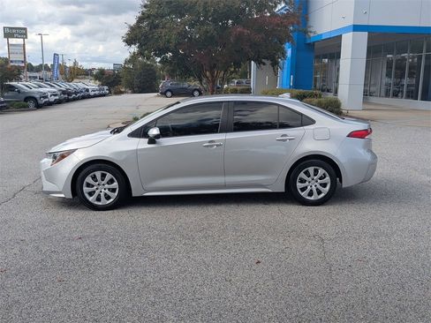 Used 2022 Toyota Corolla LE image 5