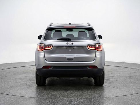 Used 2025 Jeep Compass Limited image 6