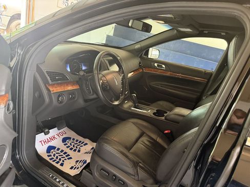 Used 2016 Lincoln MKT AWD image 5