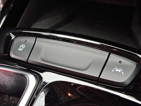 Used 2024 Chevrolet Trax LT w/ Sunroof Package FWD image 27