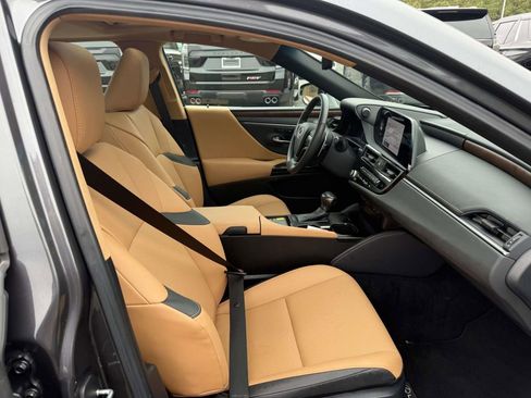 Used 2024 Lexus ES 250 w/ Premium Package image 21