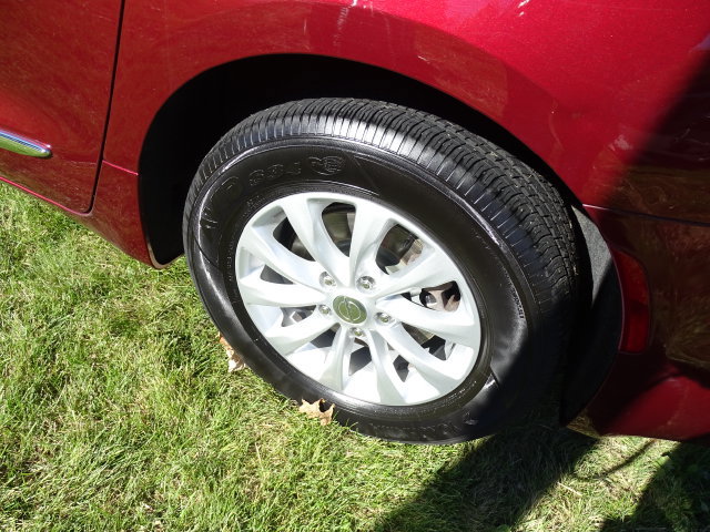 Used 2020 Chrysler Pacifica Touring-L FWD image 27