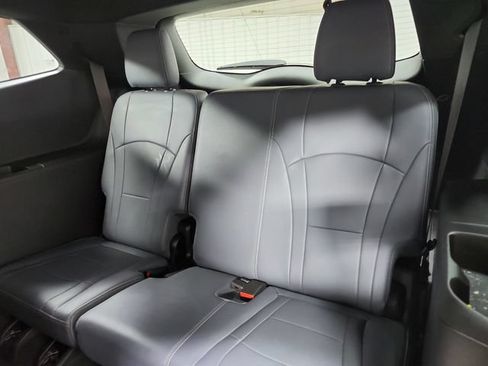 Used 2024 Buick Enclave Essence FWD image 12