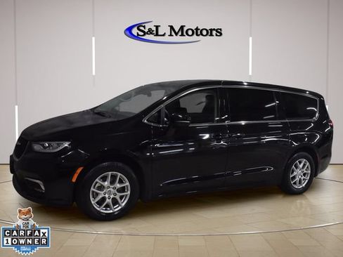Certified 2024 Chrysler Pacifica Touring-L FWD image 4