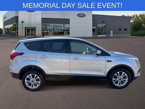 Used 2019 Ford Escape SE FWD image 10