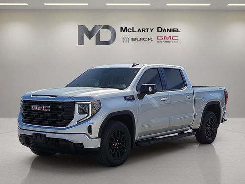 Certified 2022 GMC Sierra 1500 Elevation w/ Elevation Premium Package AWD/4WD image 2