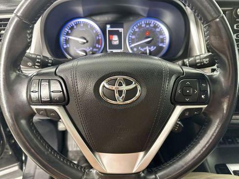 Used 2019 Toyota Highlander XLE w/ Protection Package #3 image 21