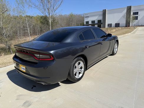Used 2017 Dodge Charger SE image 8