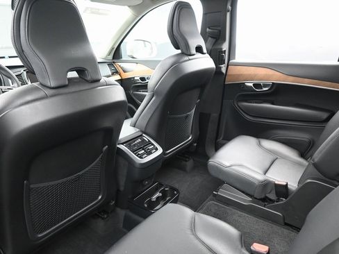 Used 2023 Volvo XC90 B6 Plus image 29