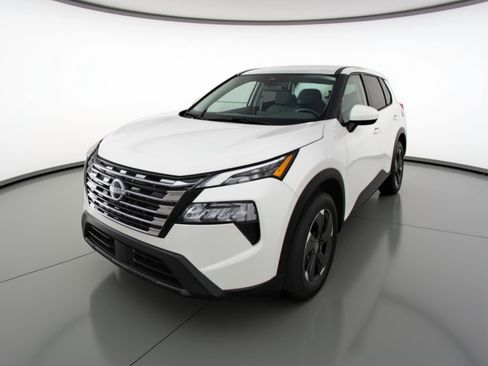 Used 2025 Nissan Rogue SV image 3