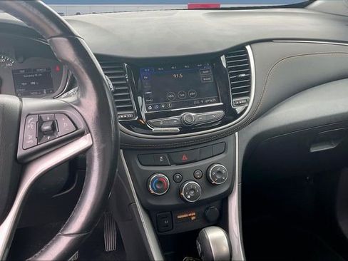 Used 2022 Chevrolet Trax LT w/ Redline Edition AWD/4WD image 9