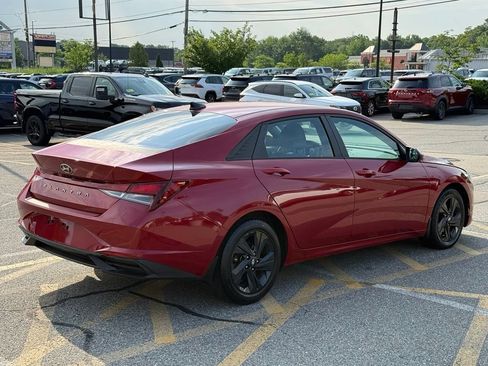 Used 2022 Hyundai Elantra SEL w/ Convenience Package FWD image 6