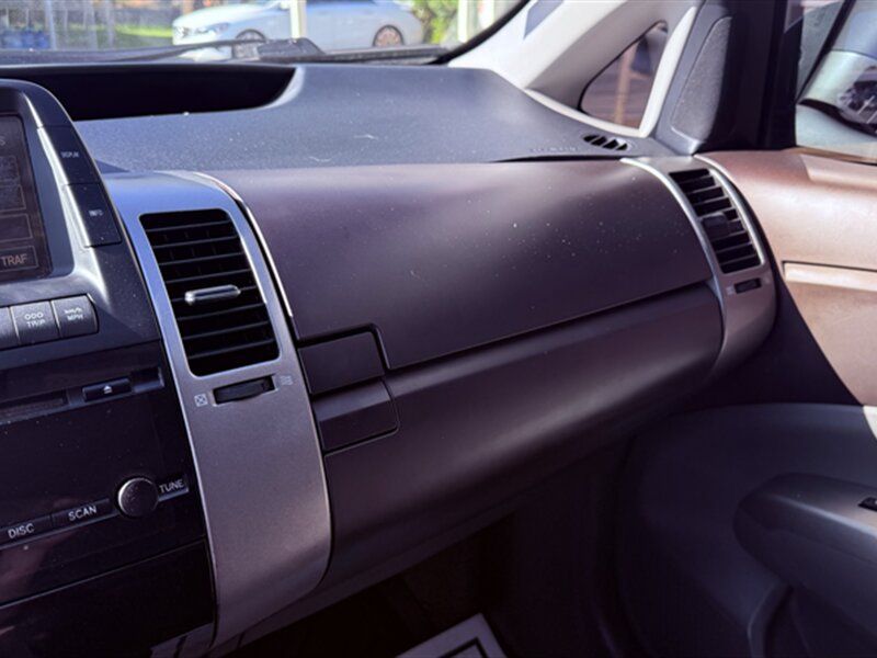 Used 2004 Toyota Prius FWD image 24
